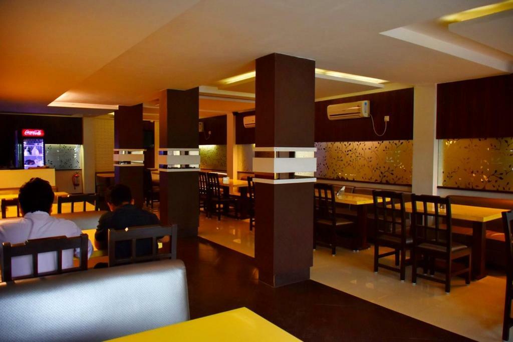 Capital O Kabita Guest House Near Acropolis Mall Kolkata Exterior photo